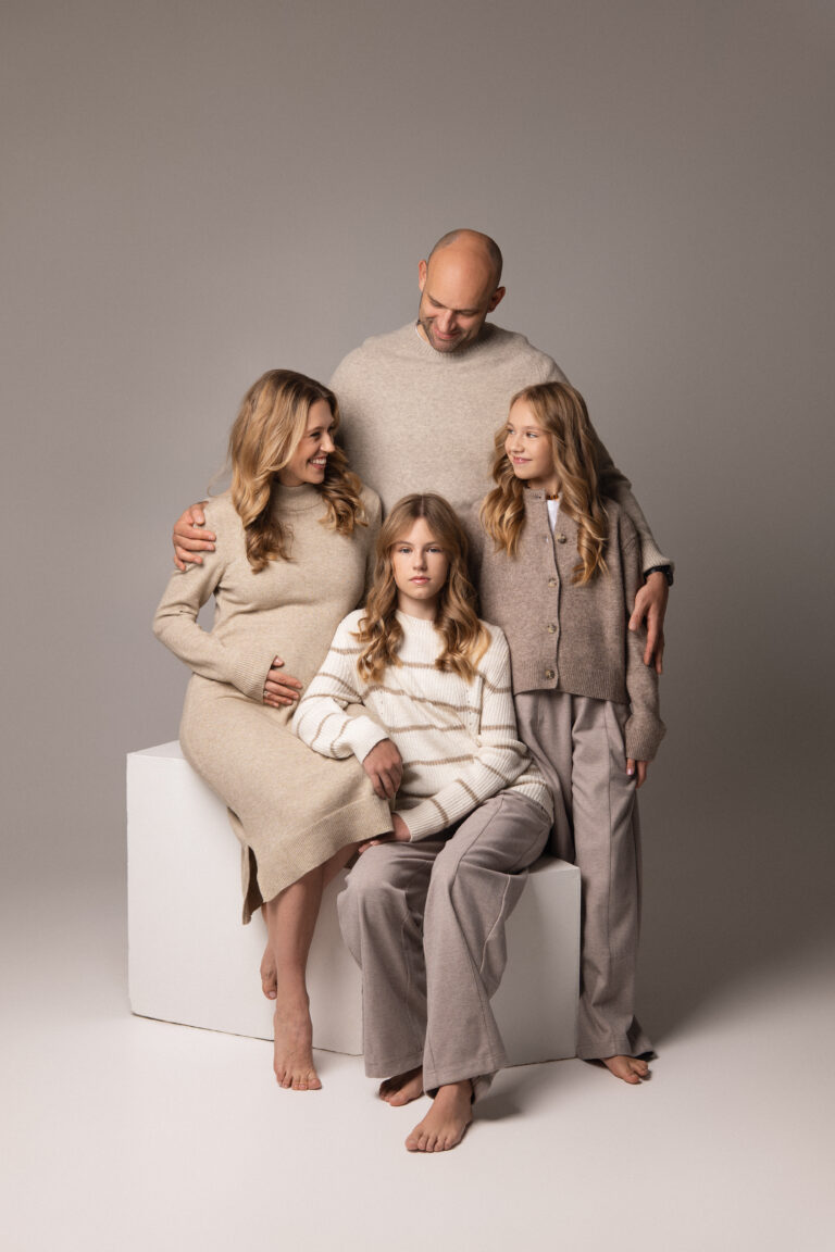 Šeimos fotosesija studijoje